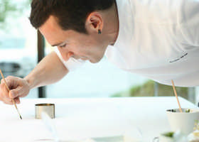 Eneko Atxa sukaldariak zabalduko du aurtengo Txotx bolada berria