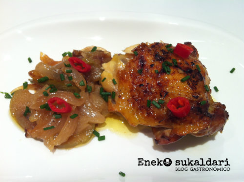 Lumagorri oilaskoaren izterrak garagardo erara eta Zallako tipula morearekin