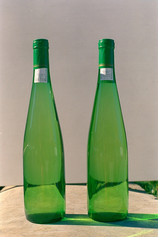 Ez nahastu! Txakolina, soilik, euskalduna